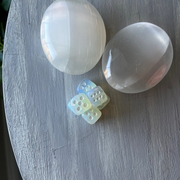 Opalite dice pair - Picture 2 of 7